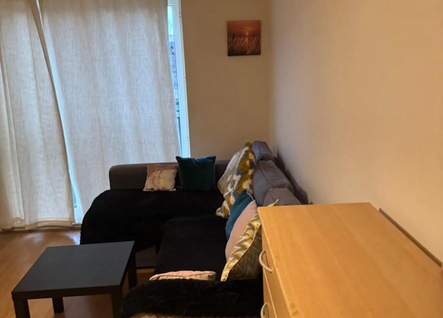 1- Bed Flat With Easy Access To Bow Station Apartment London