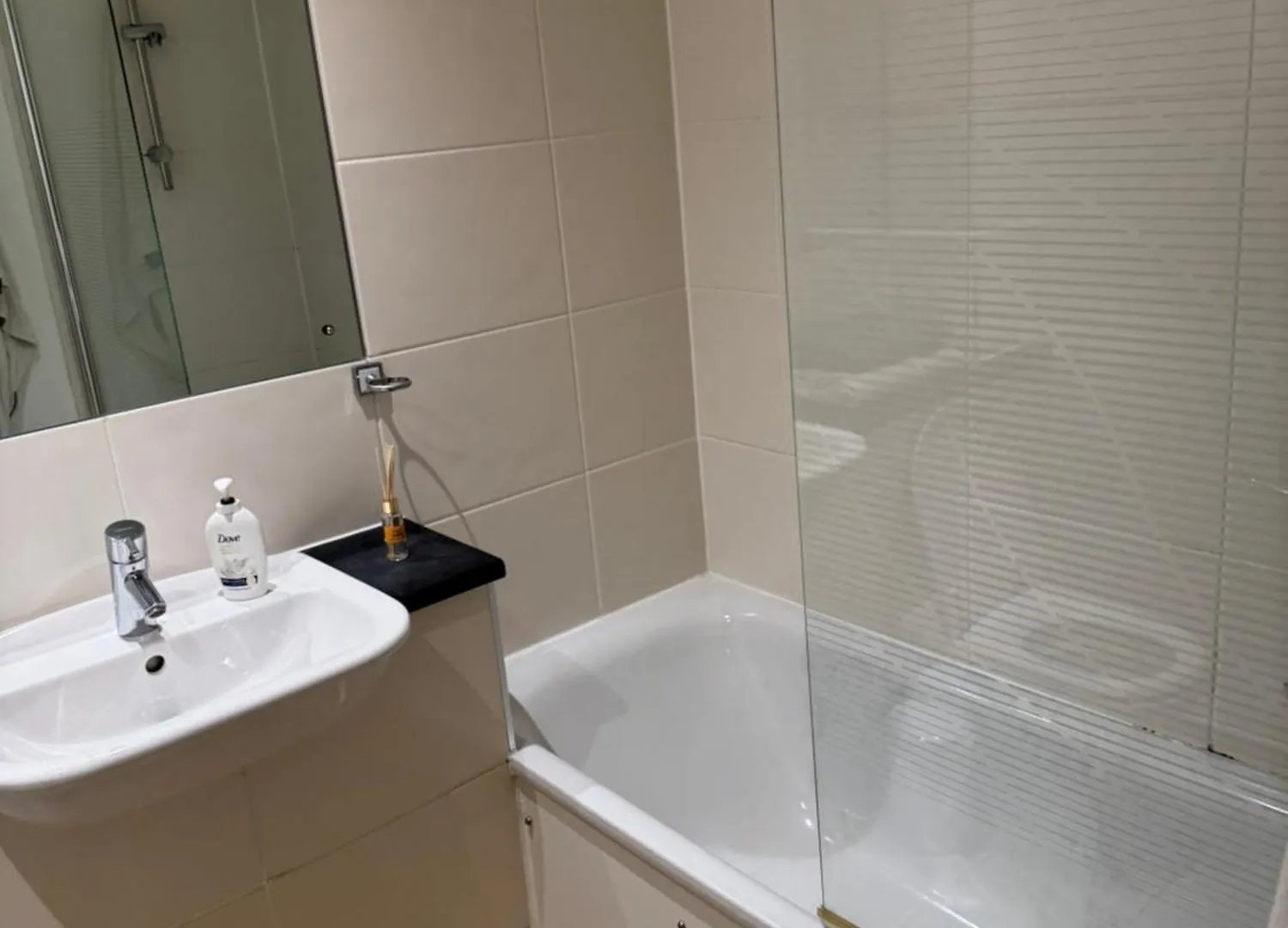 1- Bed Flat With Easy Access To Bow Station Apartment London